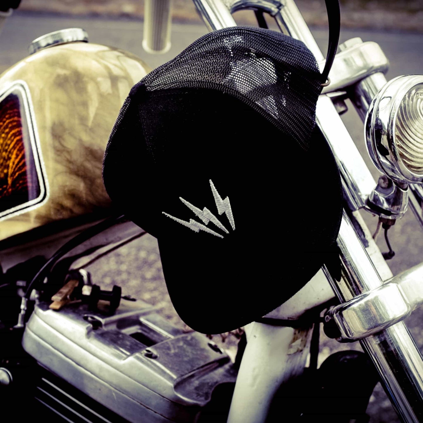 CCC-Lightning-SnapBack-Black