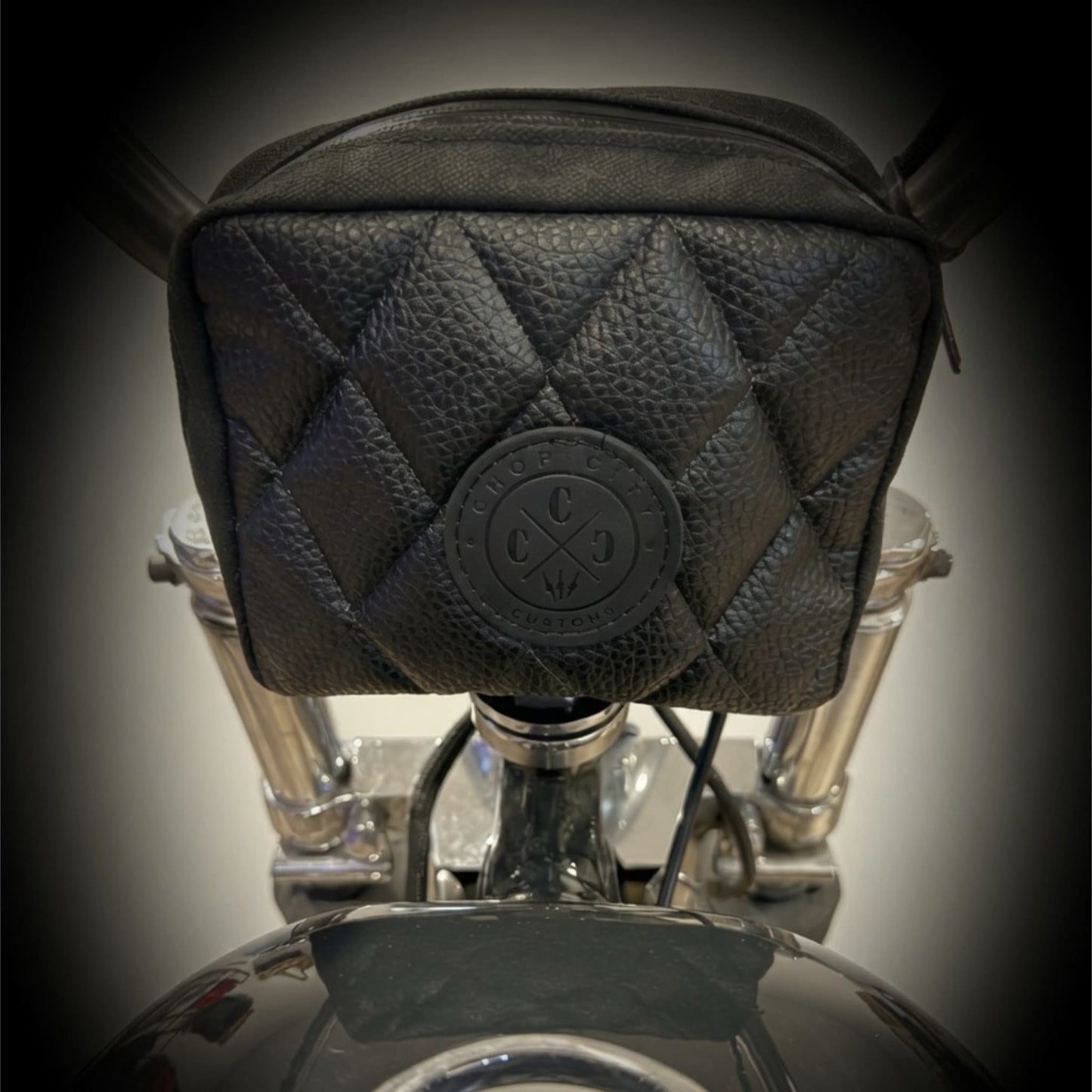 Diamond Tuck Handlebar Bag (black)